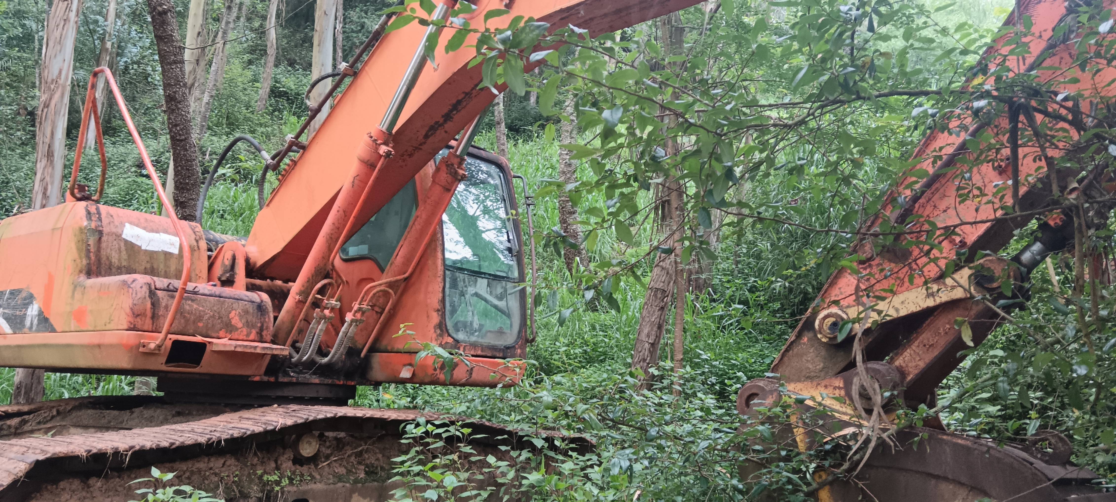 Buy Doosan 220LC-V Used Excavator / 6 Buy Doosan 220LC-V Used Excavator / 6