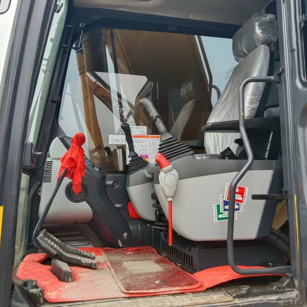 Buy Komatsu PC240LC-8 Used Excavator / 9 Buy Komatsu PC240LC-8 Used Excavator / 9