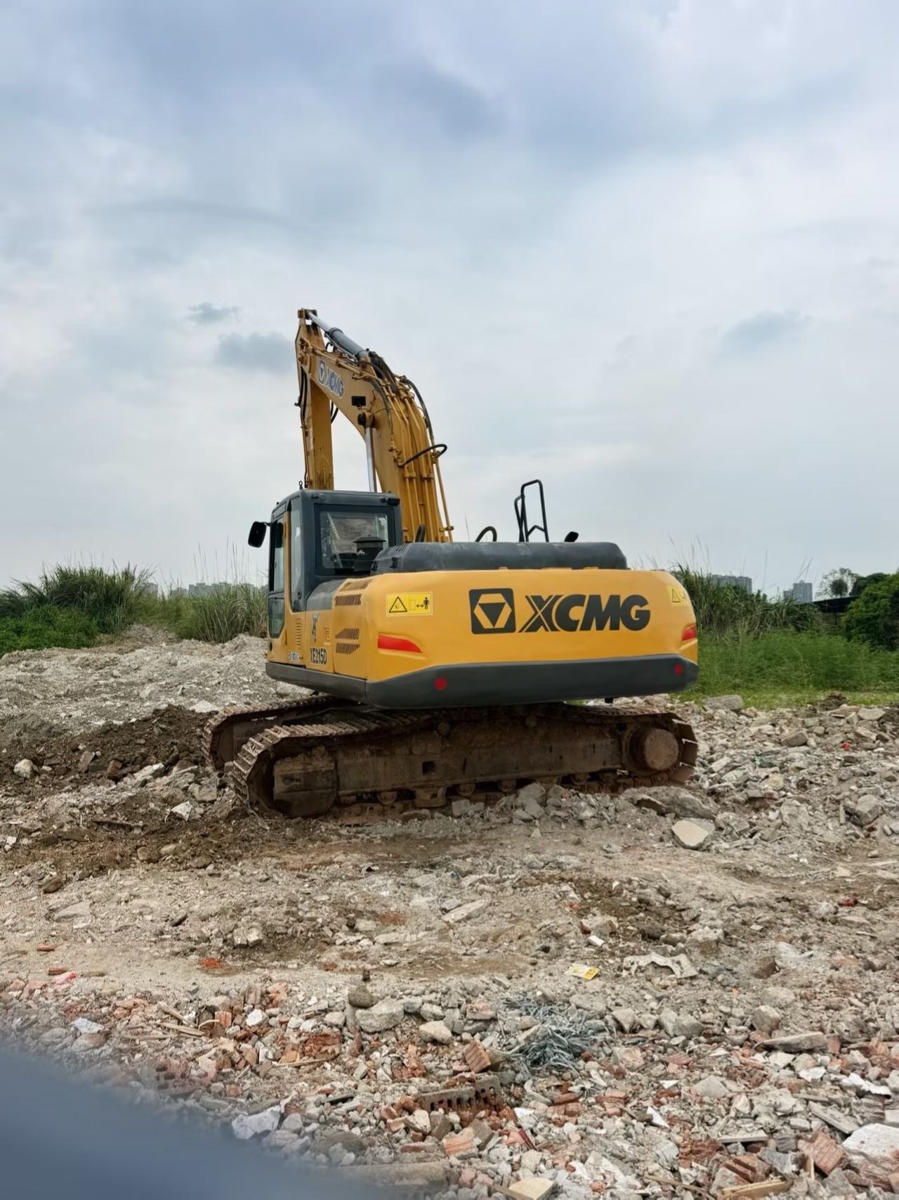 Buy XCMG XE215DA Used Excavator / 1