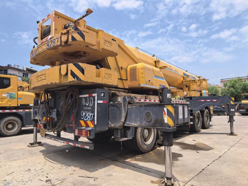 Buy XCMG XCT80L6-1 Used Crane / 3