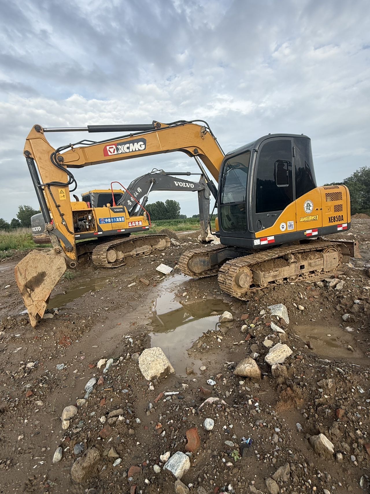 Buy XCMG XE85D Used Excavator / 1