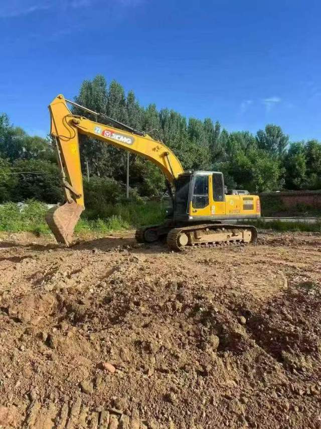 Buy XCMG XE215CA Used Excavator / 3 Buy XCMG XE215CA Used Excavator / 3