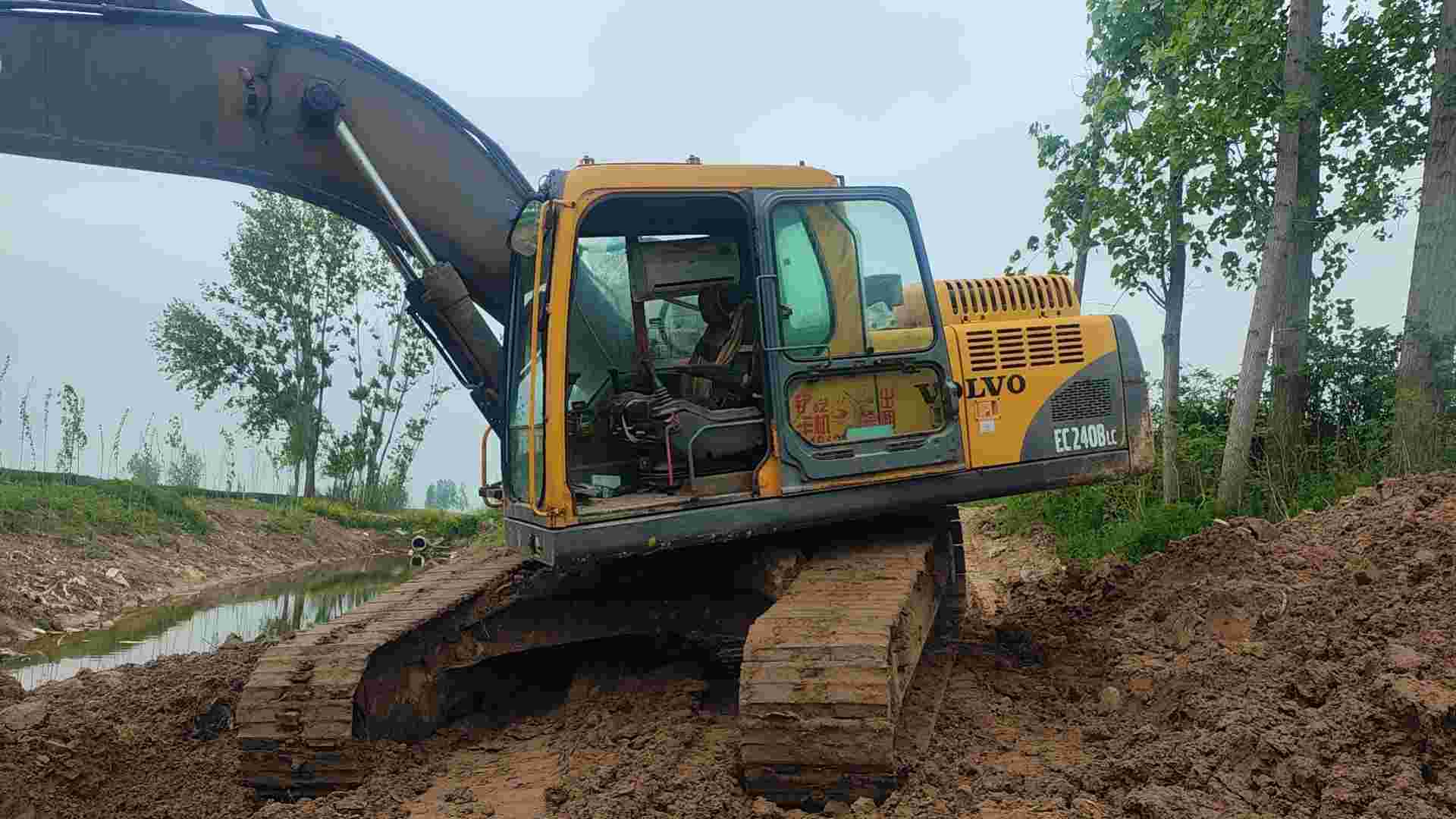 Buy Volvo 210D Used Excavator / 8 Buy Volvo 210D Used Excavator / 8