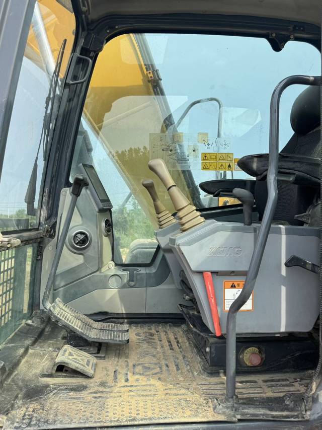 Buy XCMG XE155DK Used Excavator / 3 Buy XCMG XE155DK Used Excavator / 3