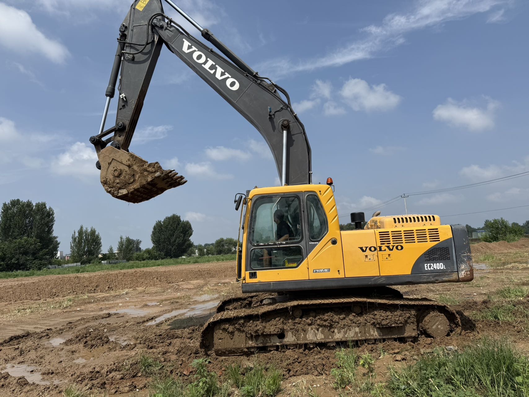 Buy Volvo 240BLC Used Excavator / 2 Buy Volvo 240BLC Used Excavator / 2