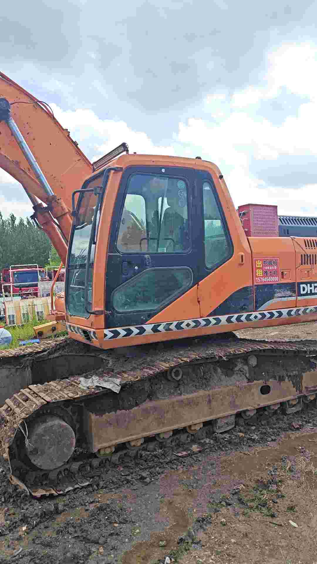 Buy Doosan 225LC-9 Used Excavator / 2 Buy Doosan 225LC-9 Used Excavator / 2