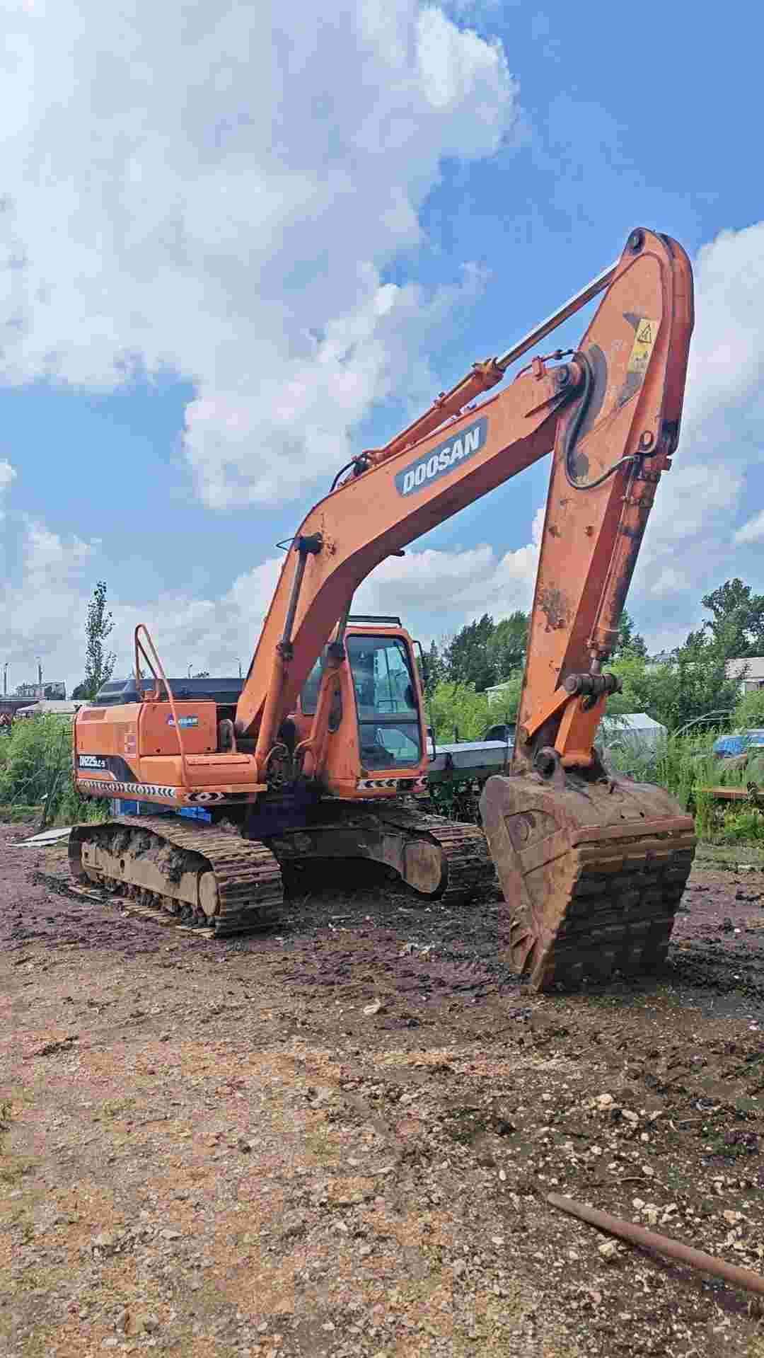 Buy Doosan 225LC-9 Used Excavator / 6 Buy Doosan 225LC-9 Used Excavator / 6