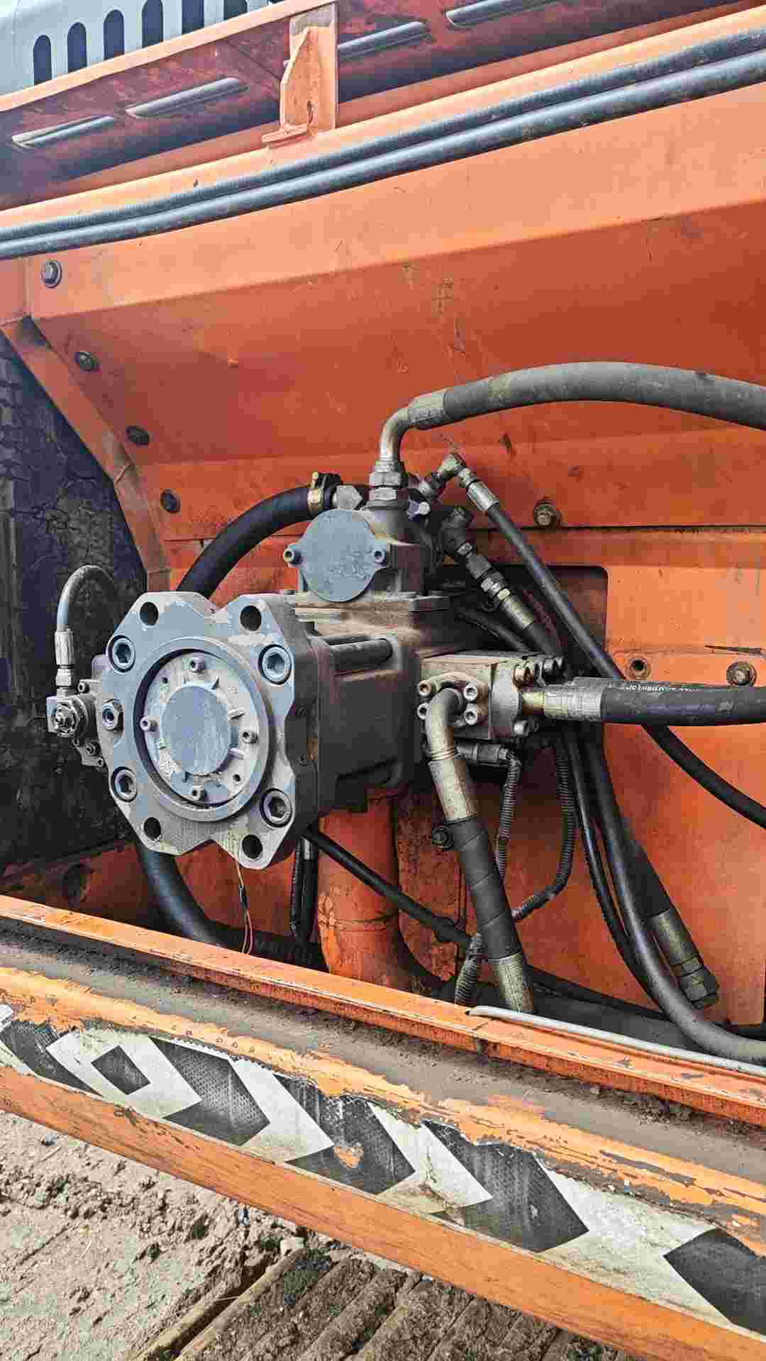 Buy Doosan 225LC-9 Used Excavator / 1