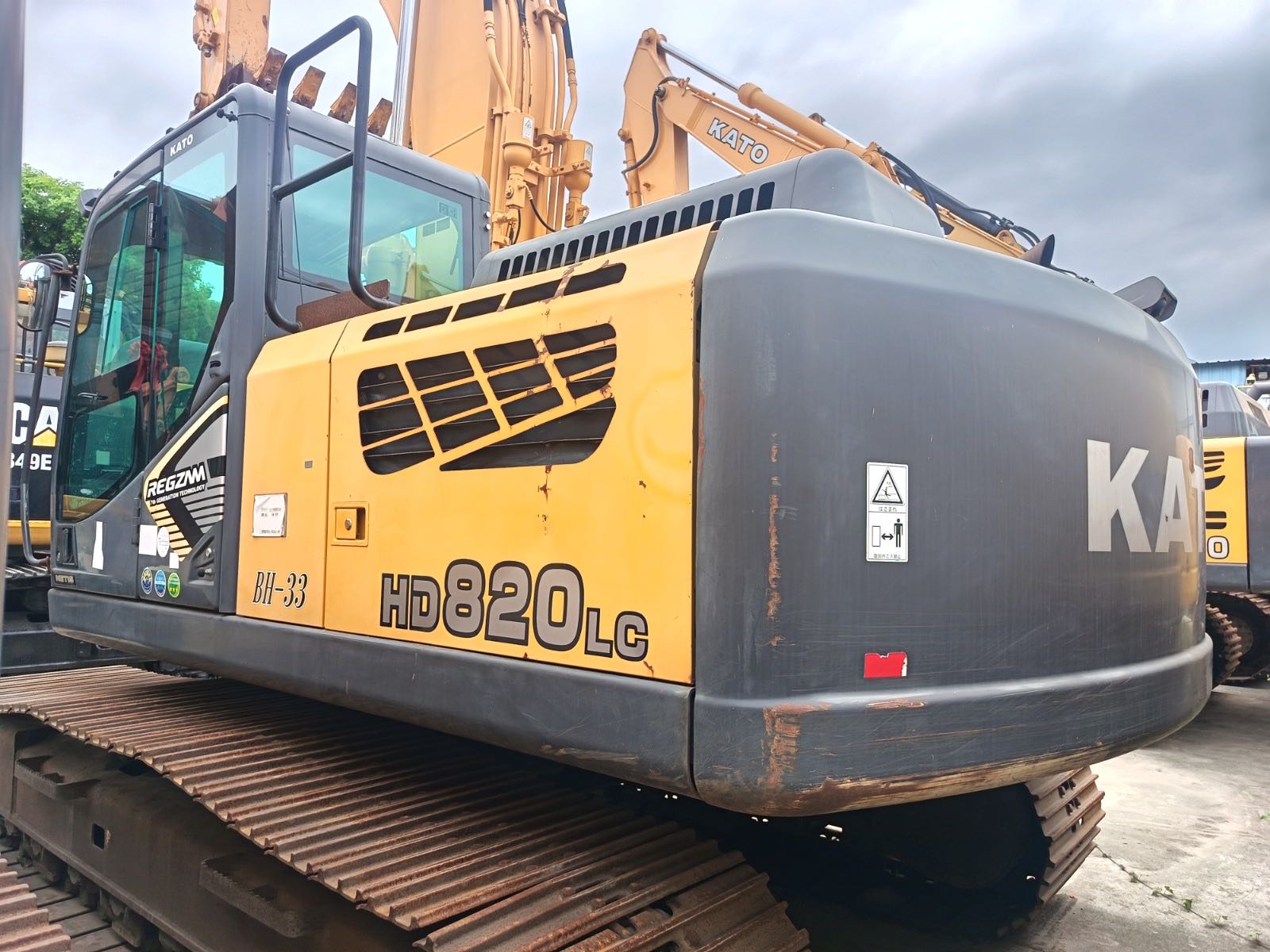Buy Kato HD820LC-II Used Excavator / 4 Buy Kato HD820LC-II Used Excavator / 4