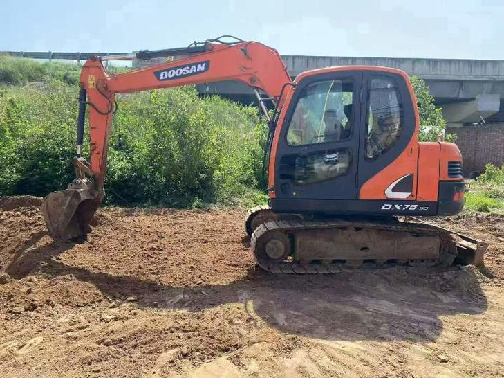 Buy Doosan 75-7 Used Excavator / 1