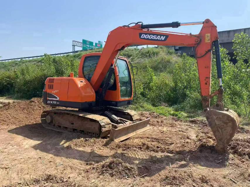 Buy Doosan 75-7 Used Excavator / 2 Buy Doosan 75-7 Used Excavator / 2