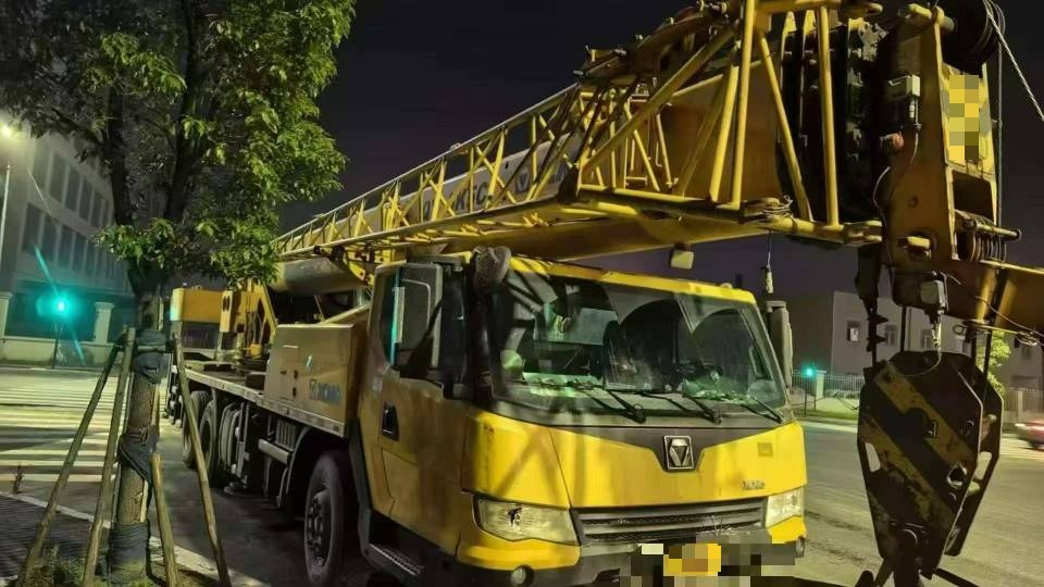 Buy XCMG QY25KC Used Crane / 1