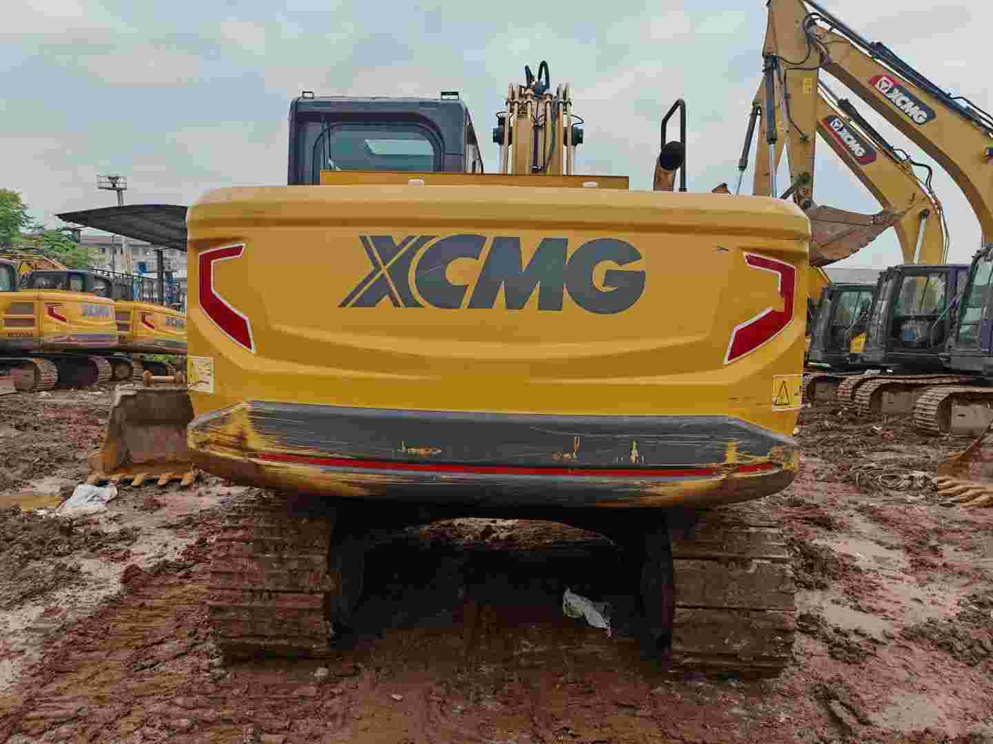 Buy XCMG XE700DF Used Excavator / 2 Buy XCMG XE700DF Used Excavator / 2