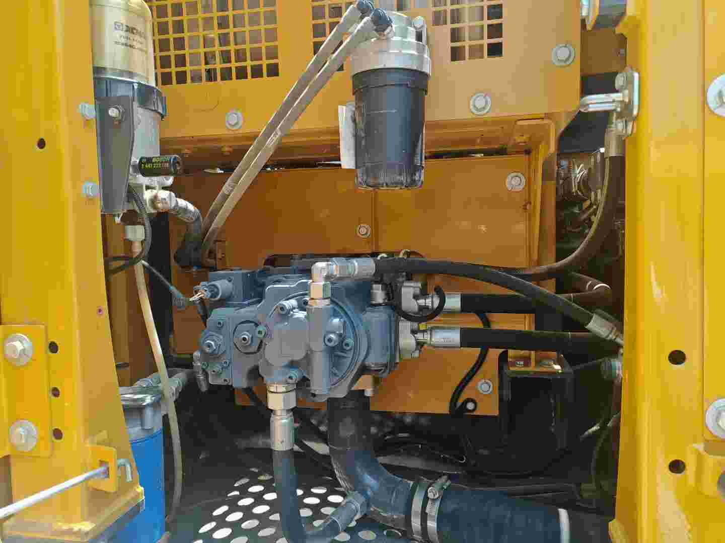 Buy XCMG XE700DF Used Excavator / 3 Buy XCMG XE700DF Used Excavator / 3