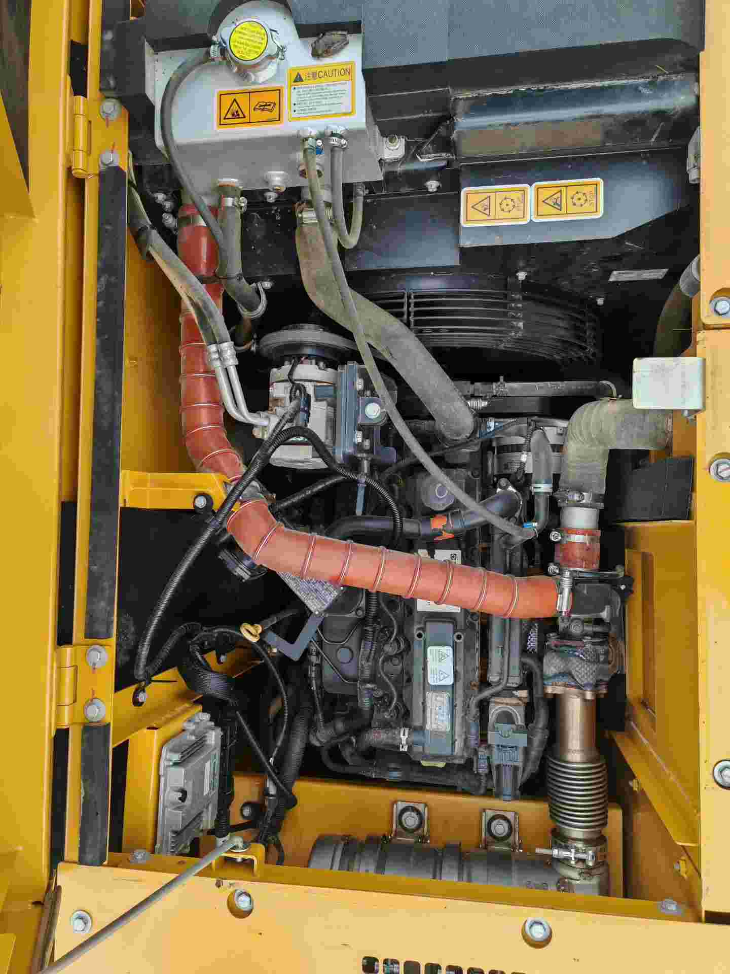 Buy XCMG XE700DF Used Excavator / 4 Buy XCMG XE700DF Used Excavator / 4