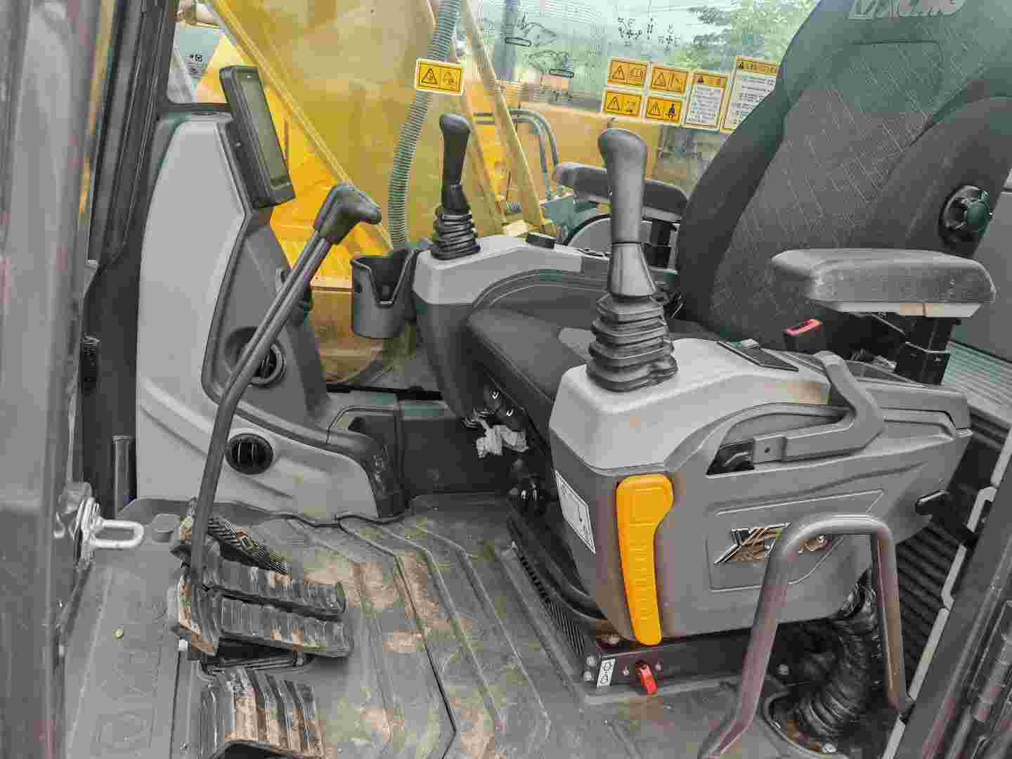 Buy XCMG XE700DF Used Excavator / 9 Buy XCMG XE700DF Used Excavator / 9
