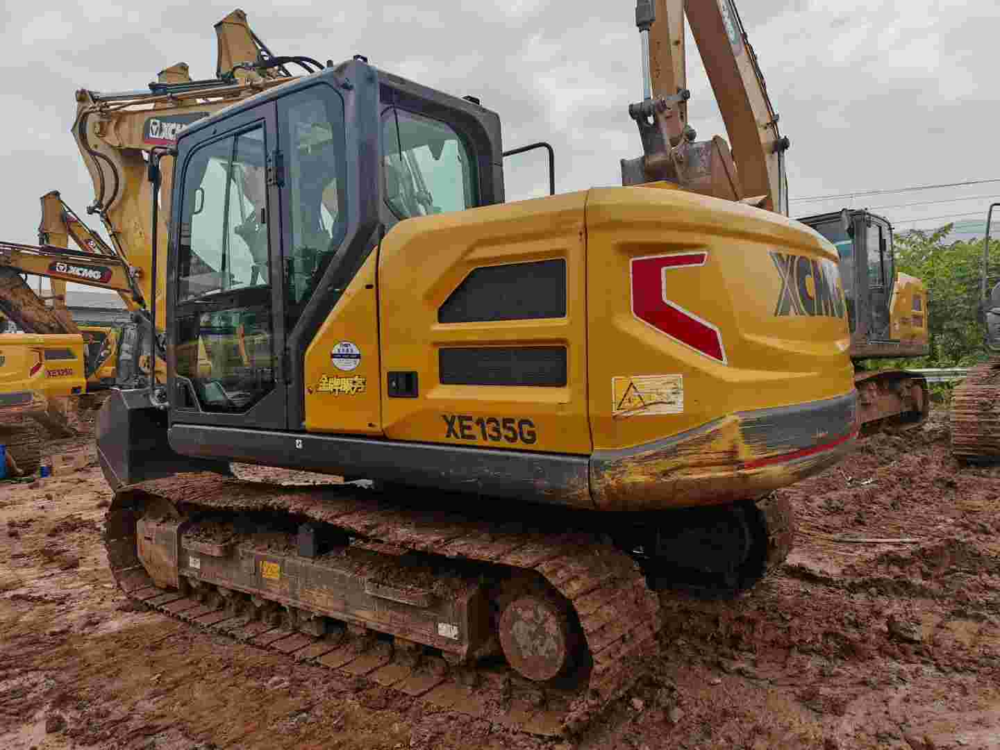 Buy XCMG XE700DF Used Excavator / 1