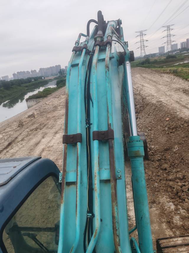 Buy Kobelco 200-8 Used Excavator / 4 Buy Kobelco 200-8 Used Excavator / 4