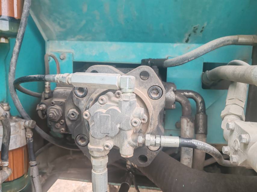 Buy Kobelco 200-8 Used Excavator / 7 Buy Kobelco 200-8 Used Excavator / 7