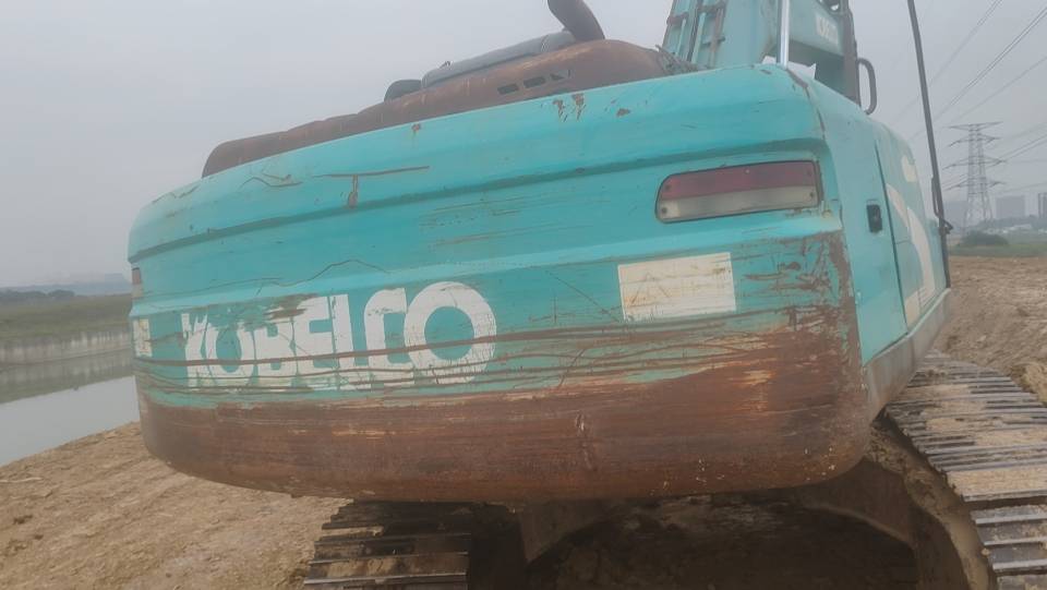 Buy Kobelco 200-8 Used Excavator / 1