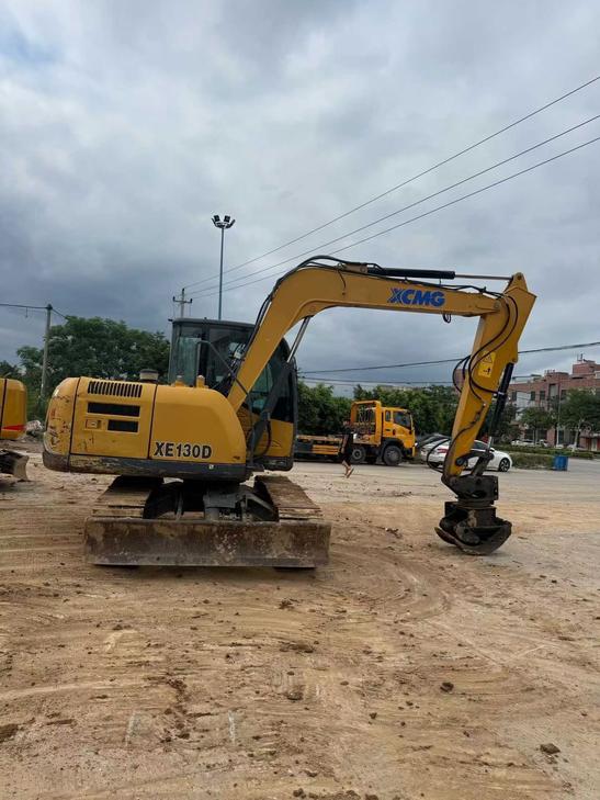 Buy XCMG XE80D Used Excavator / 1