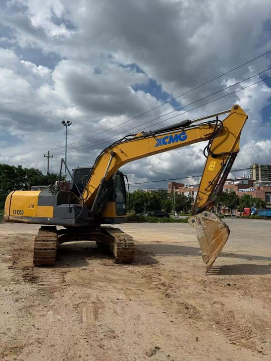 Buy XCMG XE135D Used Excavator / 1