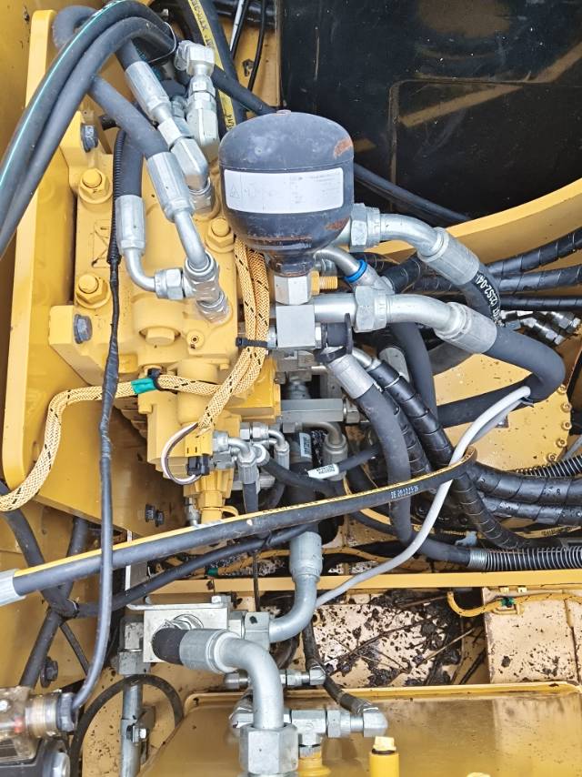Buy Caterpillar 307E Used Excavator / 4