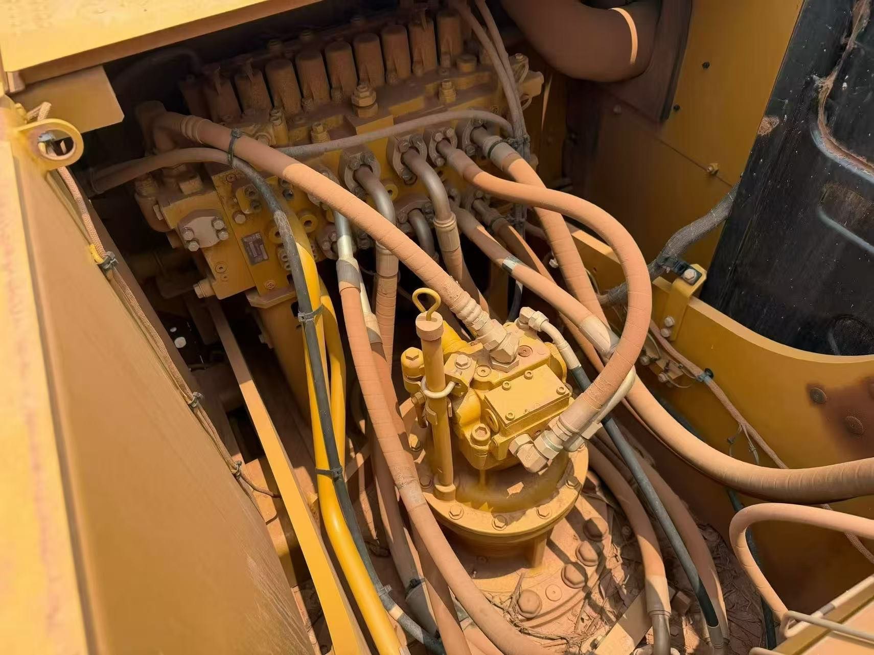 Buy Caterpillar 323D Used Excavator / 5