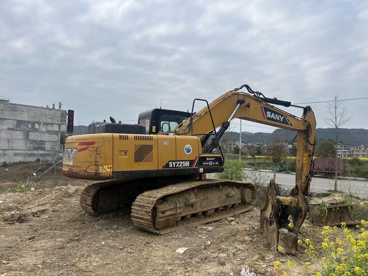 Buy Sany SY200C Used Excavator / 1