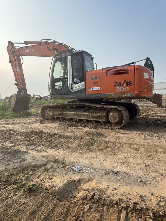 Buy Hitachi EX200-6 Used Excavator / 1