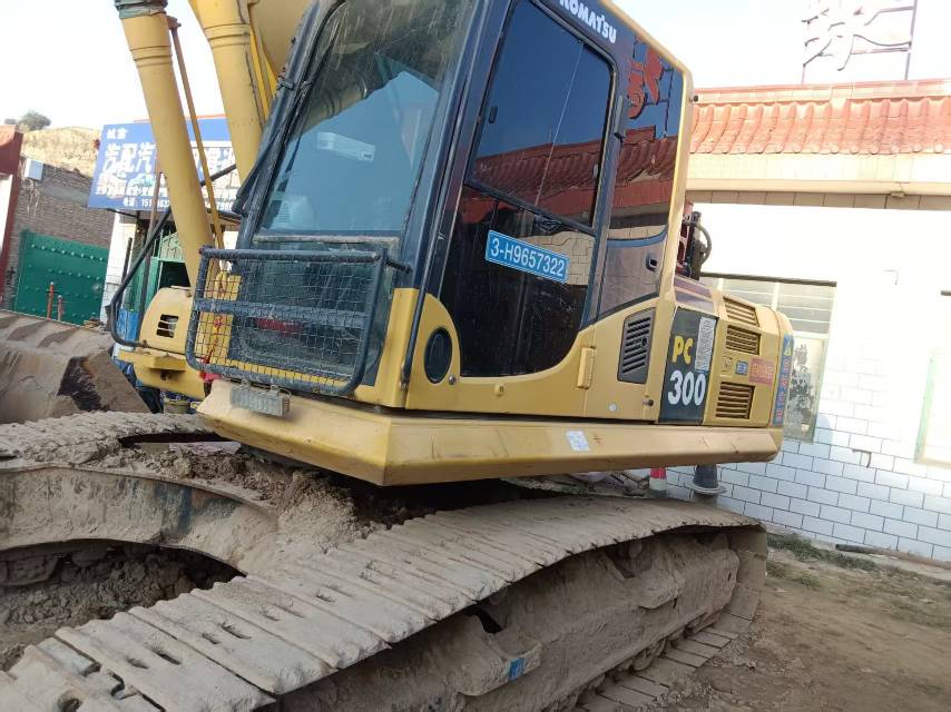 Buy Komatsu PC300-8MO Used Excavator / 2 Buy Komatsu PC300-8MO Used Excavator / 2