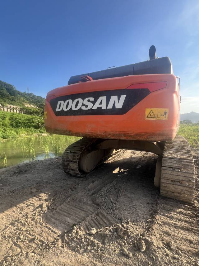 Buy Doosan DX520LC-9C Used Excavator / 3 Buy Doosan DX520LC-9C Used Excavator / 3