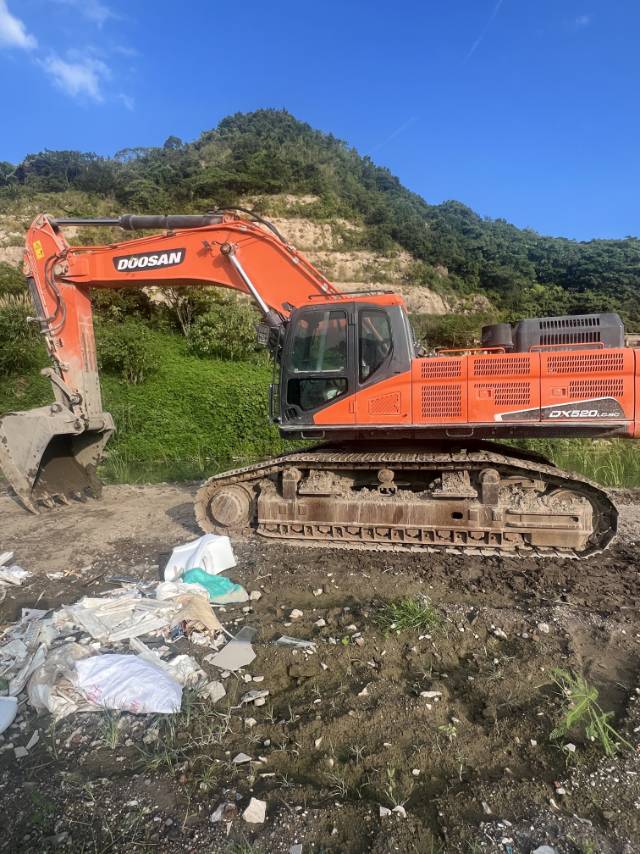 Buy Doosan DX520LC-9C Used Excavator / 1