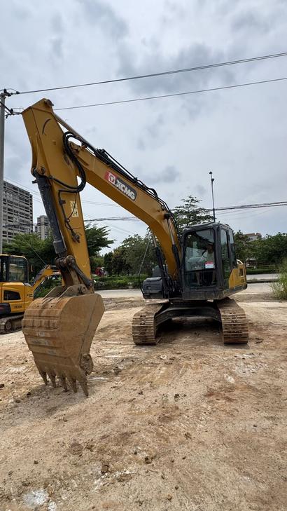 Buy XCMG XE135D Used Excavator / 1