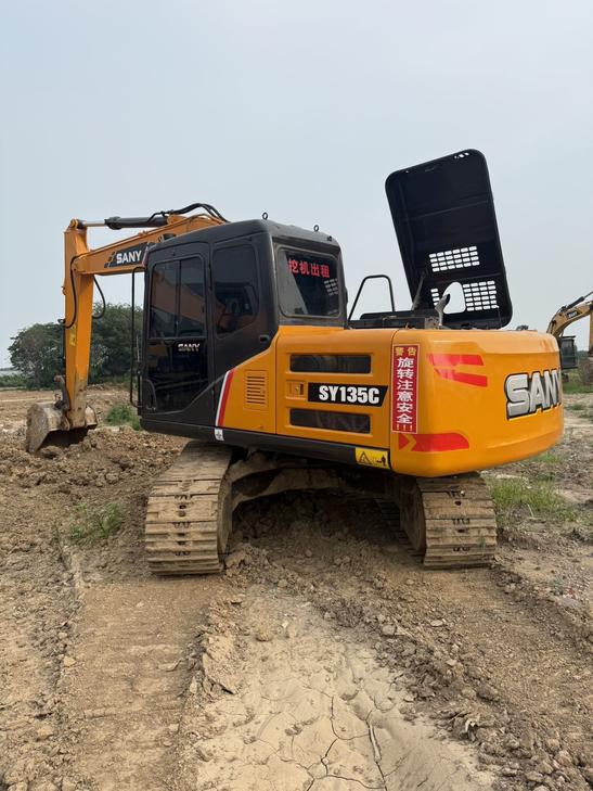 Buy Sany C135-10 Used Excavator / 1