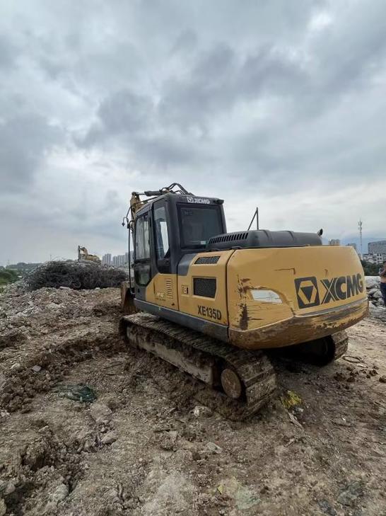 Buy XCMG XE135D Used Excavator / 1