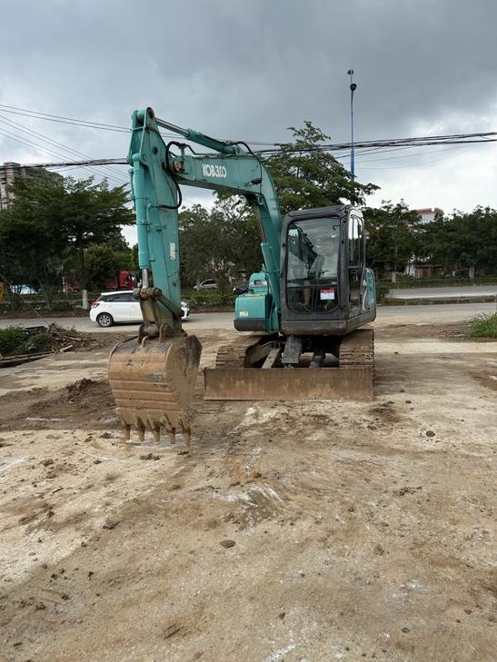 Buy Kobelco SK75 Used Excavator / 1