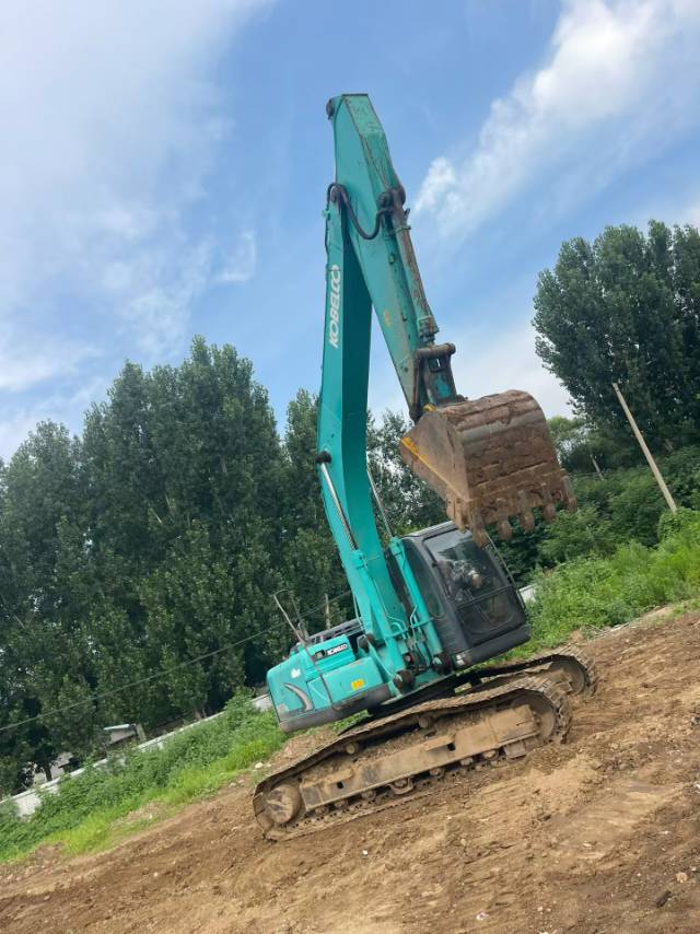 Buy Kobelco 200-8 Used Excavator / 9