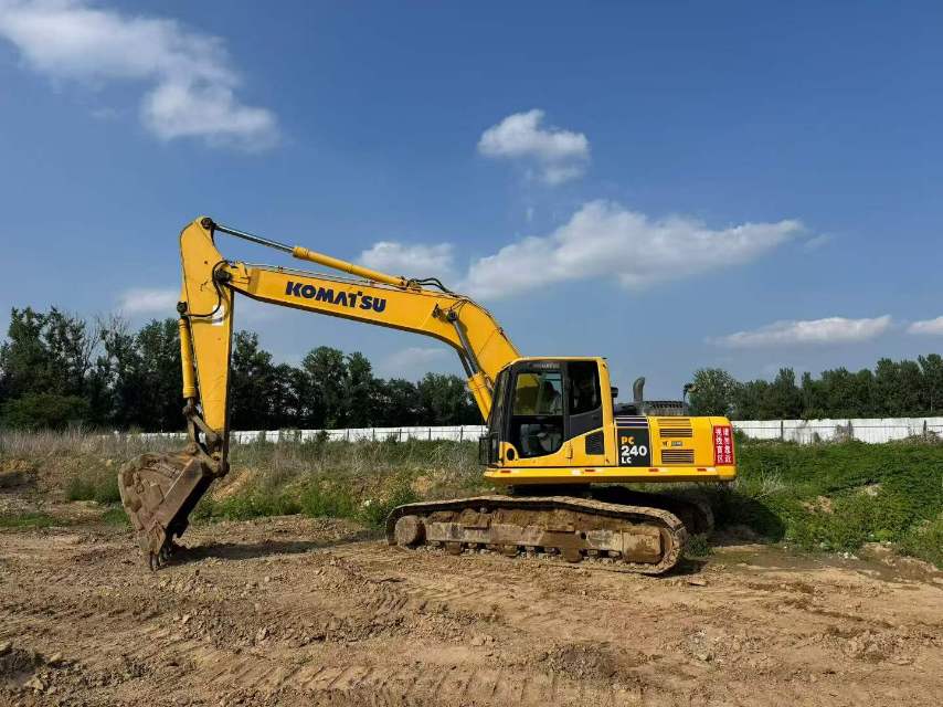 Buy Komatsu PC240LC-8M0 Used Excavator / 1