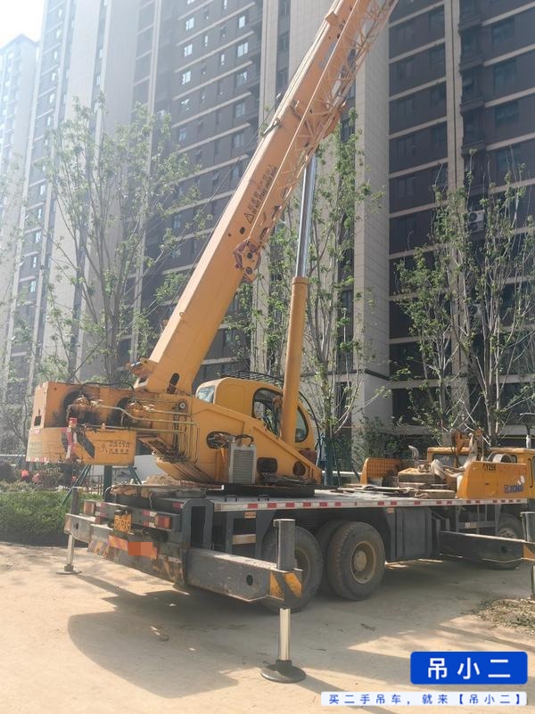 Buy XCMG QY20G Used Crane / 4 Buy XCMG QY20G Used Crane / 4