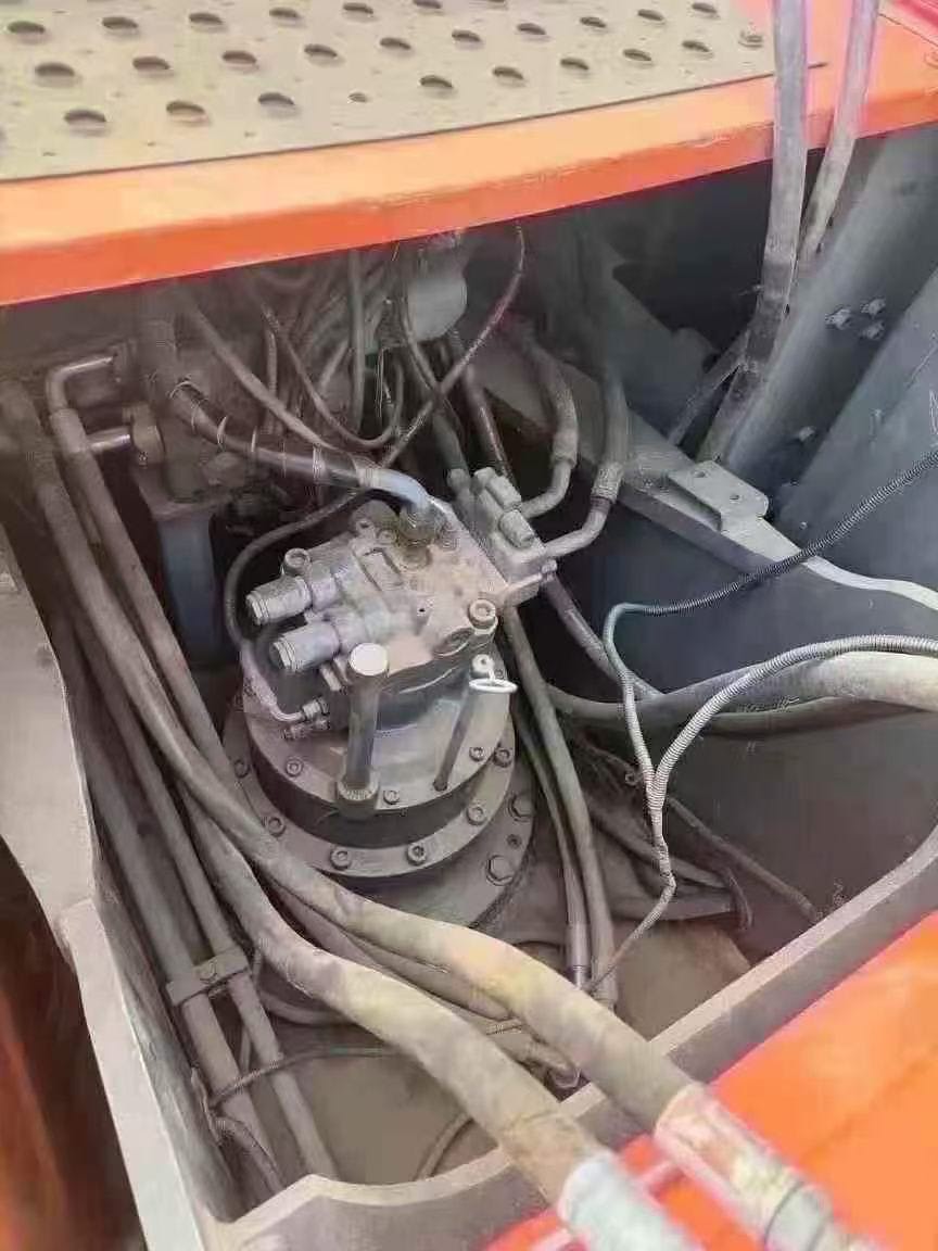 Buy Hitachi ZX260LCH-3G Used Excavator / 5