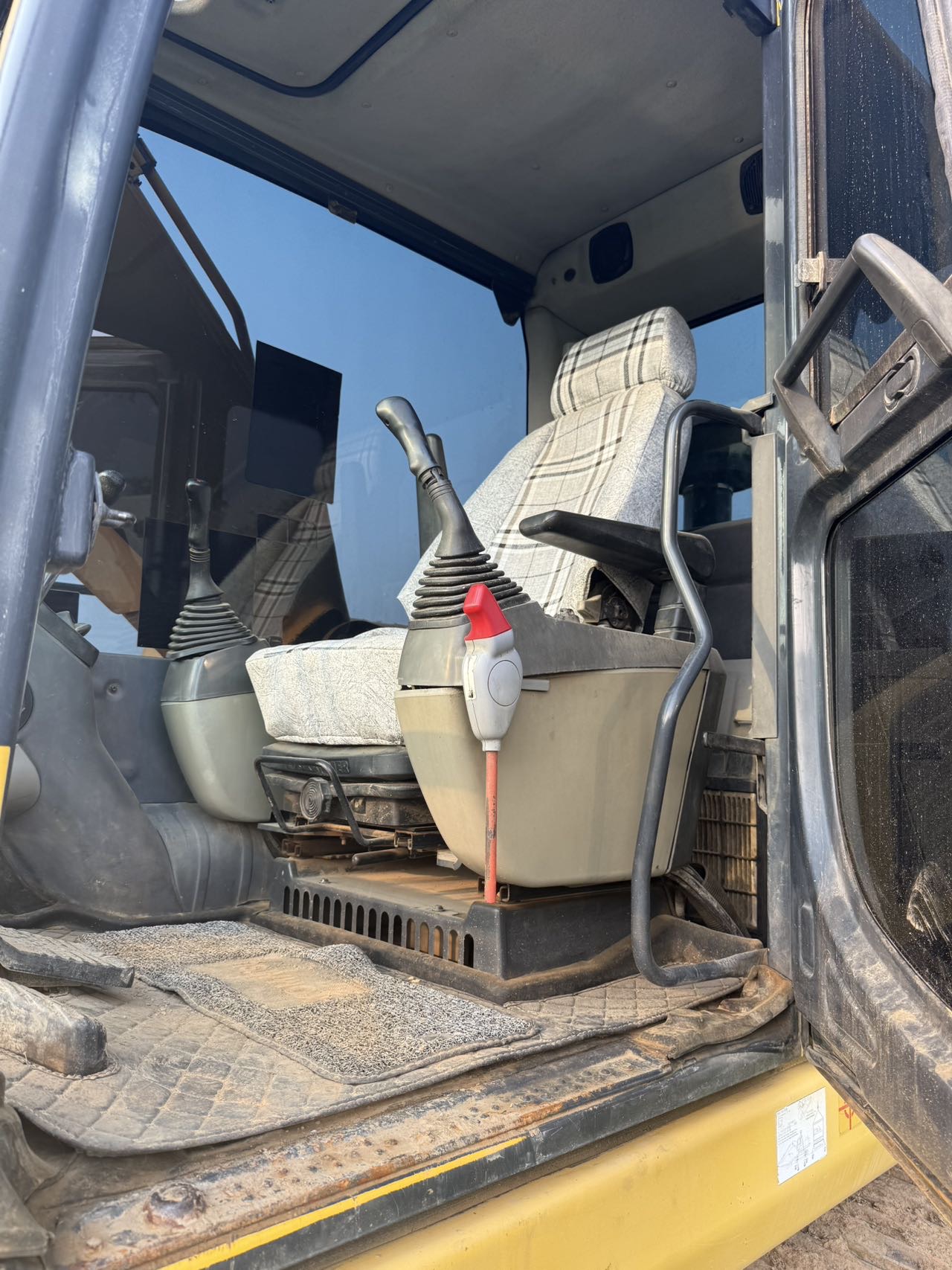 Buy Komatsu PC200-8N1 Used Excavator / 8 Buy Komatsu PC200-8N1 Used Excavator / 8