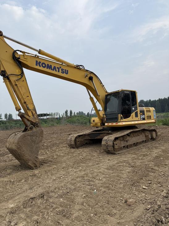 Buy Komatsu PC240-8 Used Excavator / 1