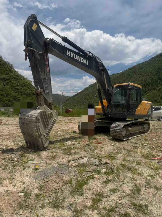 Buy Hyundai 200-5 Used Excavator / 1