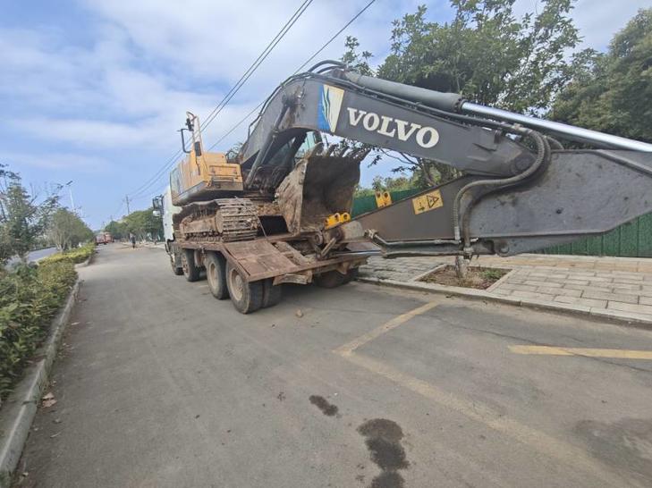 Buy Volvo EC220D Used Excavator / 1