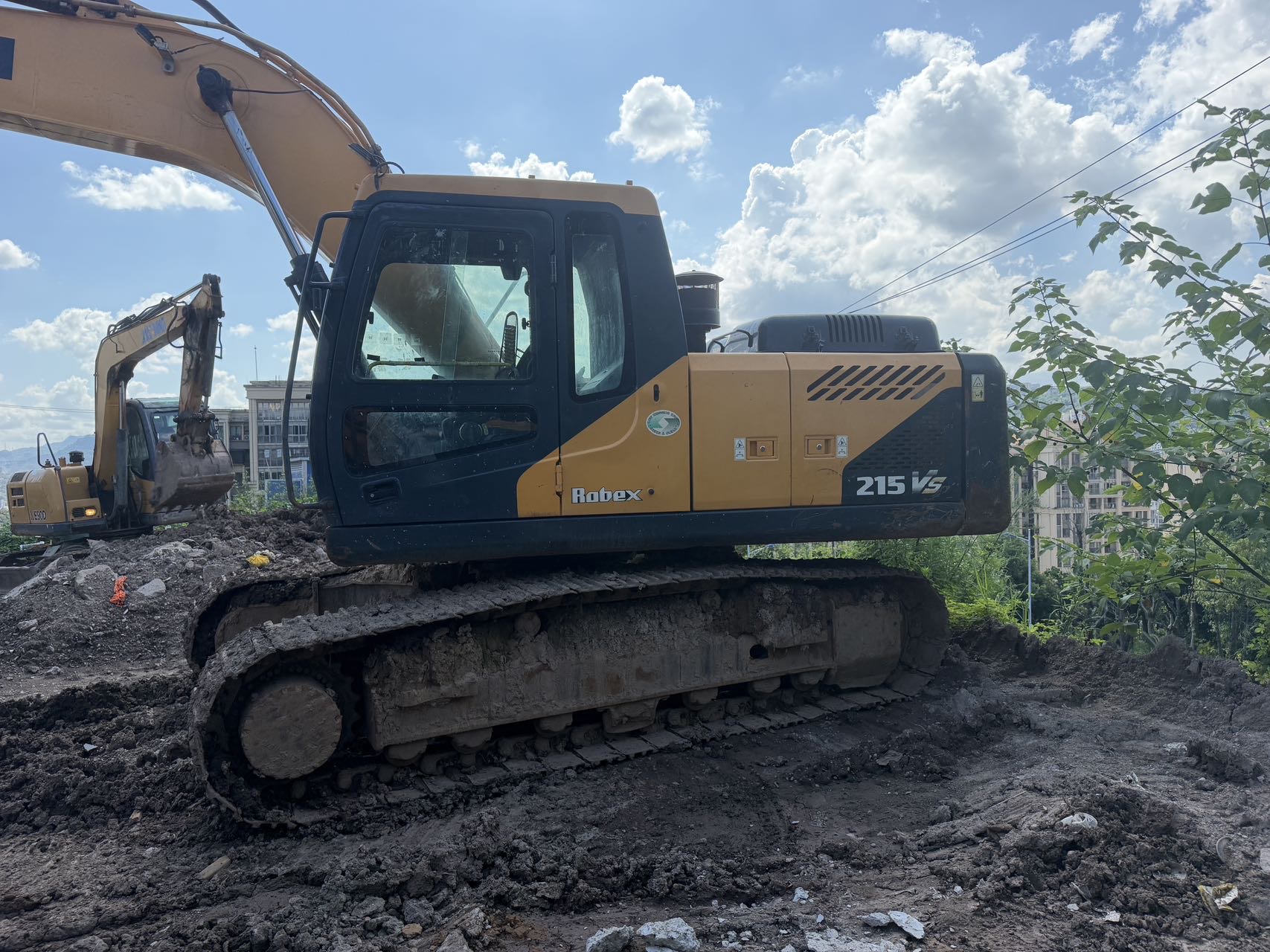 Buy Hyundai R215LVS Used Excavator / 2
