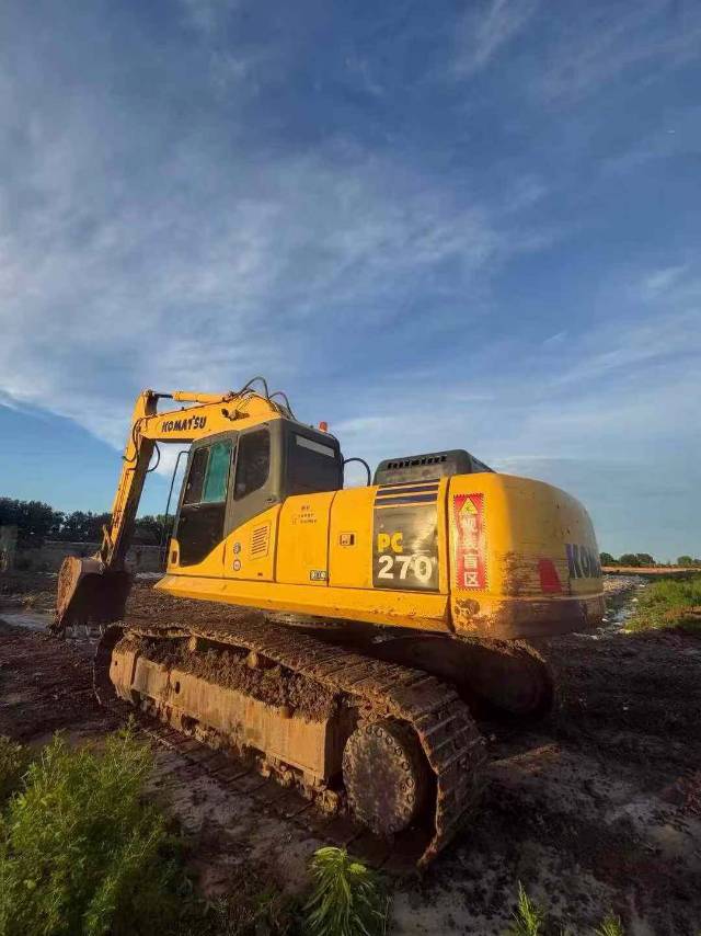 Buy Komatsu 270 Used Excavator / 9