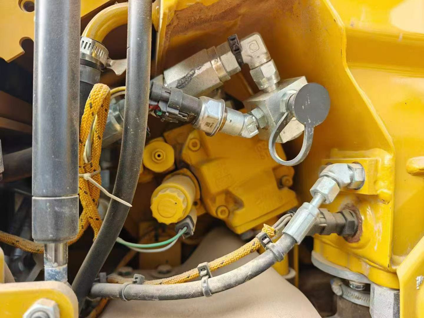 Buy Caterpillar Used Excavator / 9
