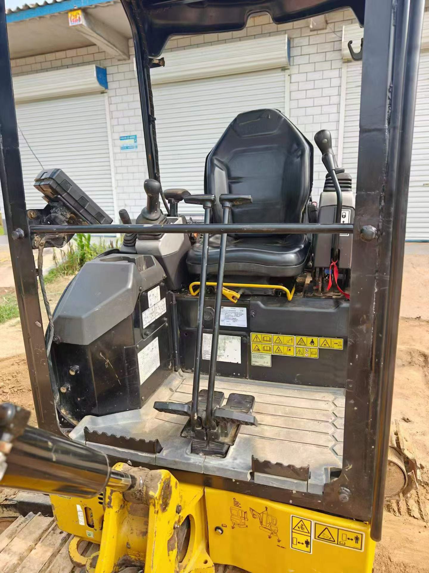 Buy Caterpillar Used Excavator / 3