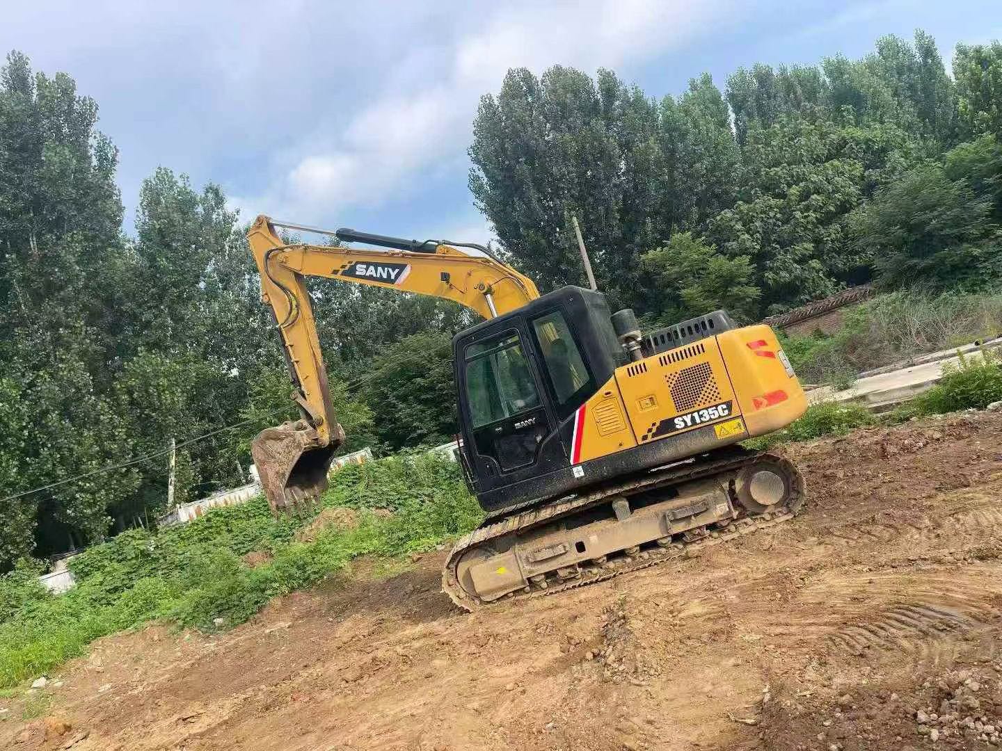 Buy Sany C135-10 Used Excavator / 2 Buy Sany C135-10 Used Excavator / 2